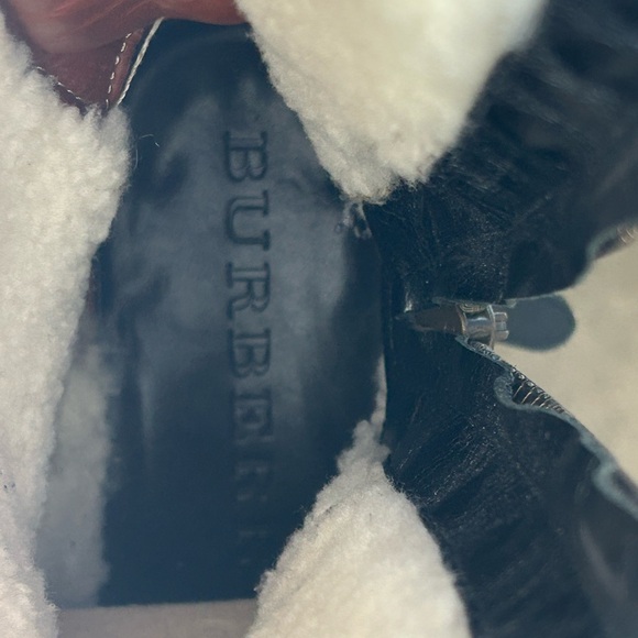 Women Burberry Kerry Black Leather Buckle Shearling Boots Size 38 - Picture 9 of 10